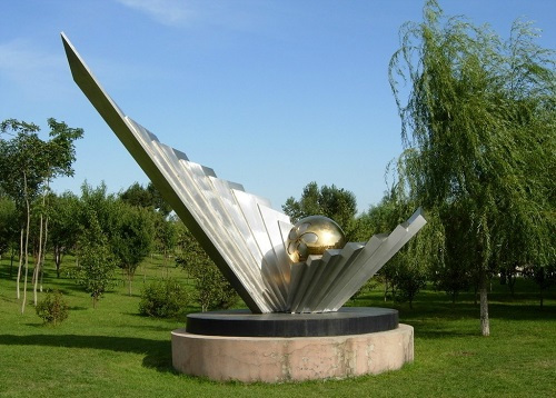 鄭州雕塑廠家分享不銹鋼雕塑具有的優點(圖1) http://www.111sh.cn/